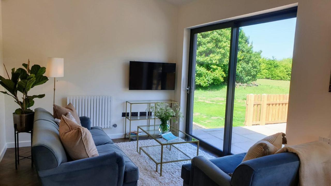 Finest Retreats - Blackbarn Wood Balsham Экстерьер фото